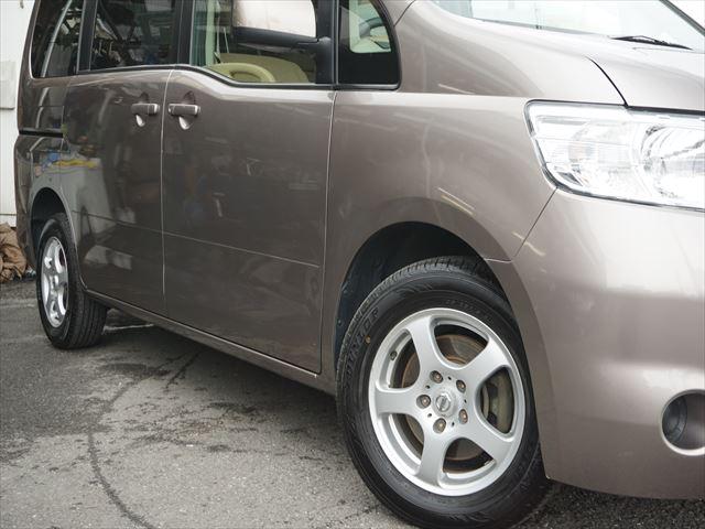 セレナ 　福祉車両チェアキャブ電動リモコン付きスロープ　車いす２基　２列目電動ウィンチ　３列目後退防止ベルト電動固定装置　インテリジェントキー２個　禁煙車　取説保証書２４か月点検記録簿８枚１２か月点検記録簿２枚（72枚目）