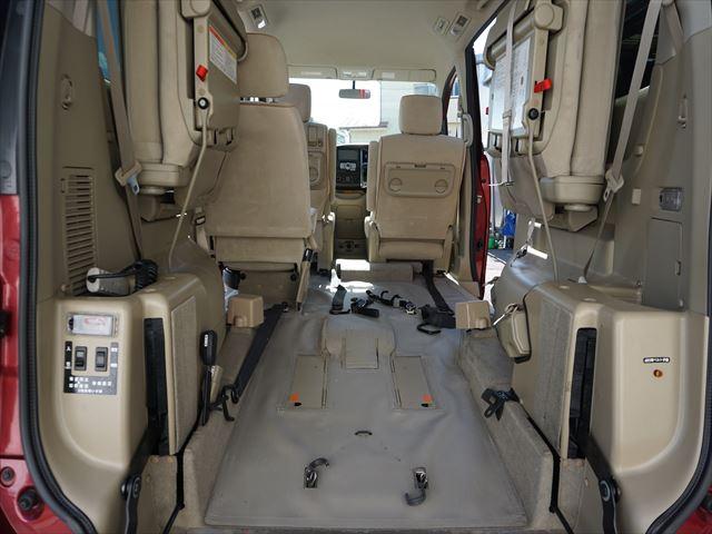セレナ 　福祉車両チェアキャブスロープ車いす２名　２列目電動ウィンチ３列目後退防止ベルト電動固定装置　走行４６４７６キロ　禁煙車　キーレス　ウィンチリモコン　純正ナビバックカメラ　取説（50枚目）