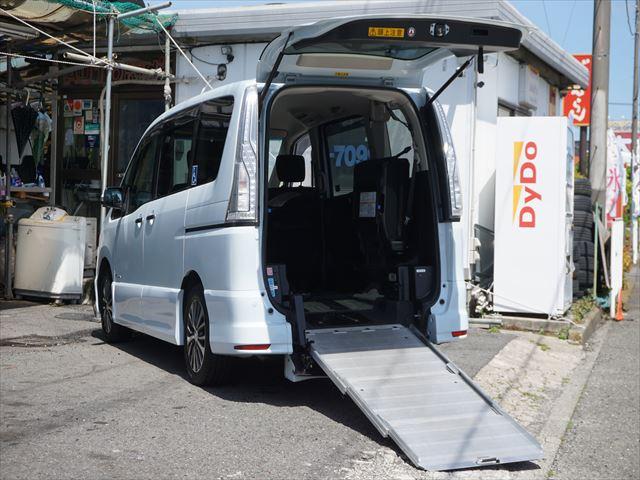 セレナ 　福祉車両チェアキャブスロープハイウェイスターＶセレ車いす２名仕様　２列目電動ウィンチ３列目後退防止ベルト　禁煙車　両側パワードア　純正ナビ　アラウンドビューモニター　エアマージェンシーブレーキ　ＥＴＣ（22枚目）