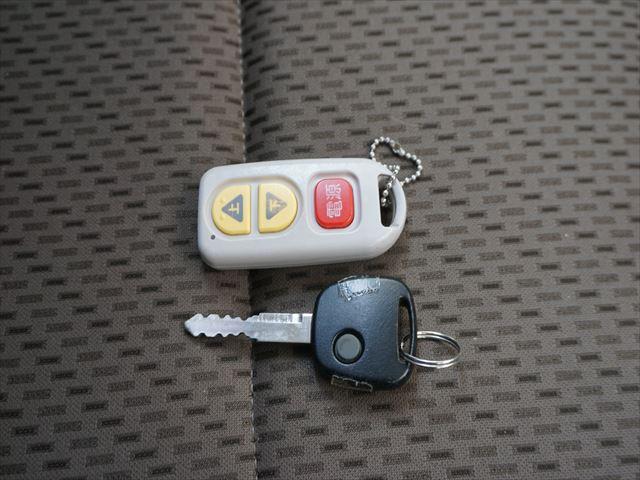エブリイ 　福祉車両車いす移動車助手席側リヤシート付スロープ電動ウィンチ　手すり　４人乗り　ウィンチリモコンカロッツェリアナビ　キーレス　禁煙車　５ＧＳ　セカンド発進付　１年保証（45枚目）