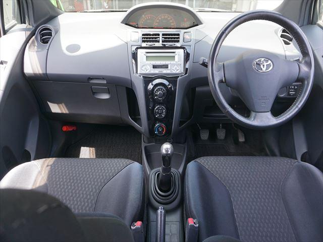 ヴィッツ ＲＳ　禁煙車　走行３９３７０キロ　５速マニュアル（15枚目）