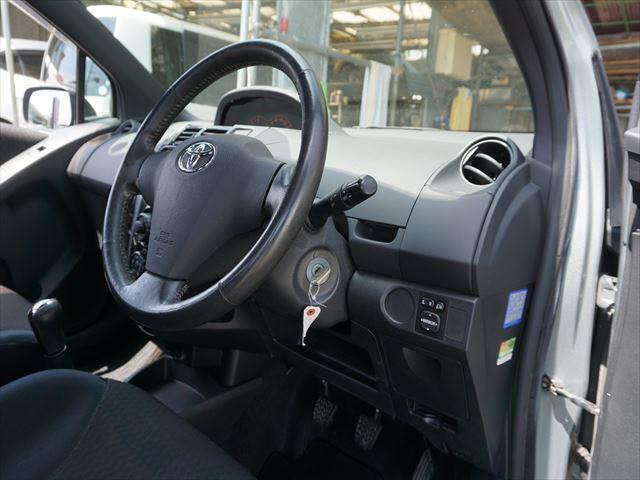 ヴィッツ ＲＳ　禁煙車　走行３９３７０キロ　５速マニュアル（72枚目）
