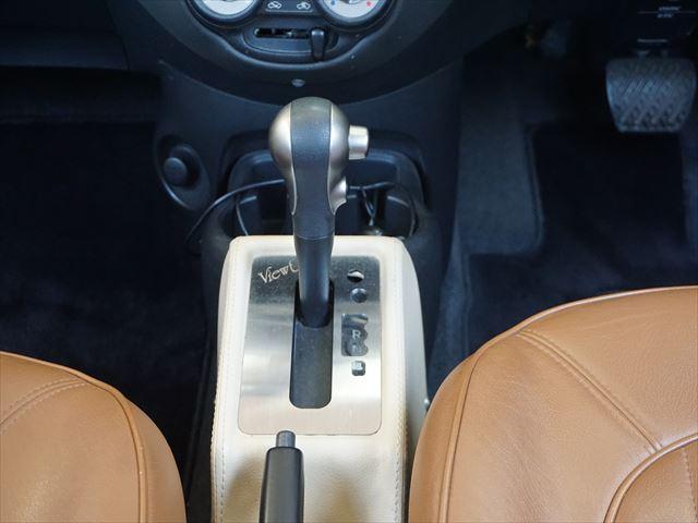ビュート 　禁煙車　取説　パナソニックナビ　地デジ　革調シート　スマートキー２個　プッシュ式スタート　ＥＴＣ（11枚目）