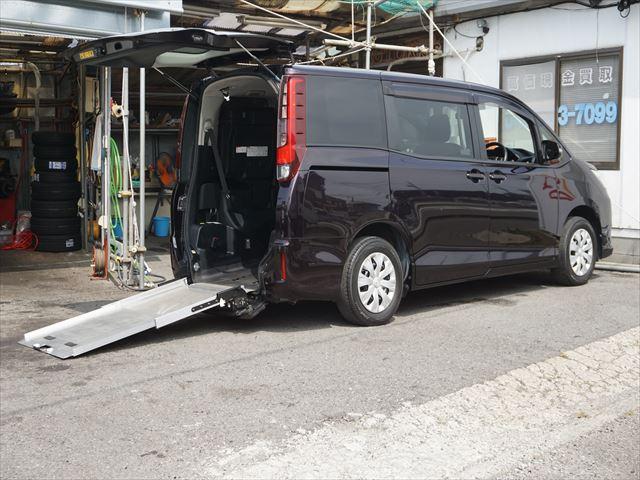 ノア 　福祉車両スロープＸＶパッページウェルキャブ車車いす仕様車スロープタイプ１車いす２脚仕様　電動ウィンチ電動固定装置　ワンオーナー　禁煙車　純正ＳＤナビフルセグバックカメラ　ＥＴＣ　フリップダウンモニター（8枚目）