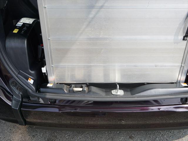 ノア 　福祉車両スロープＸＶパッページウェルキャブ車車いす仕様車スロープタイプ１車いす２脚仕様　電動ウィンチ電動固定装置　ワンオーナー　禁煙車　純正ＳＤナビフルセグバックカメラ　ＥＴＣ　フリップダウンモニター（25枚目）