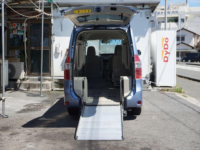 ノア 　福祉車両ＧＬセレクションクルマイスシヨウスロープタイプタイプ１　２列目電動ウィンチ　車イス１名　走行１７７０５キロ　左パワースライドドア　禁煙車　キーレス　ドライブレコーダー（3枚目）