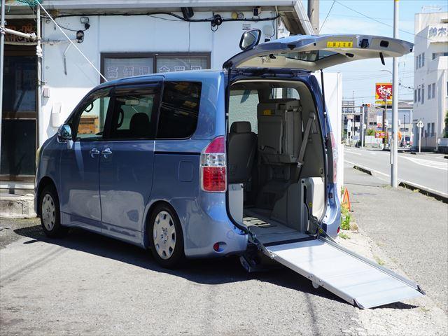ノア 　福祉車両ＧＬセレクションクルマイスシヨウスロープタイプタイプ１　２列目電動ウィンチ　車イス１名　走行１７７０５キロ　左パワースライドドア　禁煙車　キーレス　ドライブレコーダー（9枚目）