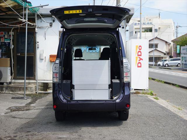 ヴォクシー 　福祉車両電動スロープ２列目車いす１名電動ウィンチ電動固定装置７名　禁煙車　両側パワードア　ナビフルセグテレビバックカメラ　スマートキー２個　プッシュ式スタート（22枚目）