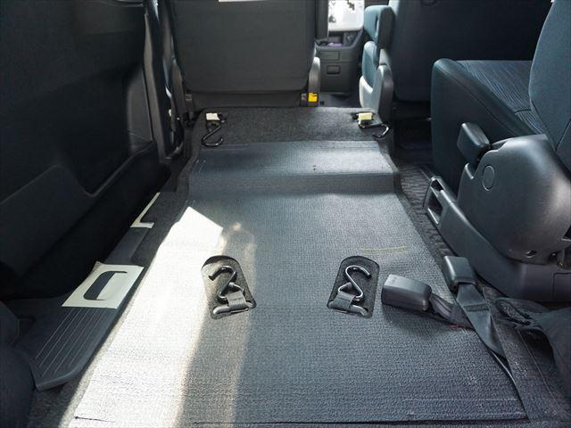 ヴォクシー 　福祉車両電動スロープ２列目車いす１名電動ウィンチ電動固定装置７名　禁煙車　両側パワードア　ナビフルセグテレビバックカメラ　スマートキー２個　プッシュ式スタート（40枚目）