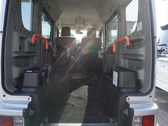 エブリイワゴン 　福祉車両車いす移動車分割式リヤシート　電動ウィンチ　ウィンチリモコン　車両非課税　スマートキー２個　エクリプスナビ　取説保証書　リヤヒーター　手すり　１年保証（47枚目）