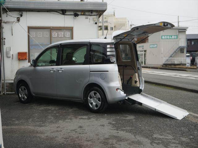 シエンタ 福祉車両Xウェルキャブ車いす仕様車タイプ1スロープ 車両非課税 禁煙車 車高調性セーフティーベルト電動固定装置 キーレス 左側パワードア ナビバックカメラ ETC(9枚目)