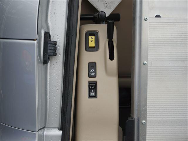 シエンタ 福祉車両Xウェルキャブ車いす仕様車タイプ1スロープ 車両非課税 禁煙車 車高調性セーフティーベルト電動固定装置 キーレス 左側パワードア ナビバックカメラ ETC(23枚目)
