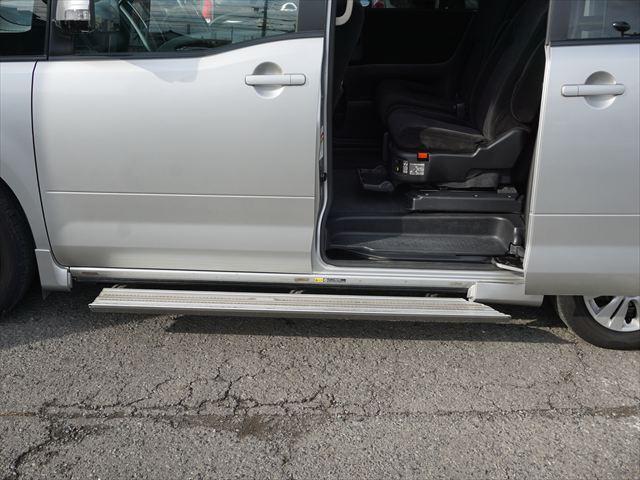 セレナ 福祉車両セカンドサイドリフトアップシートリモコン付 オートステップ 車いすつり上げ装置 カロッツェリア前後ドラレコ ETC イオンクリーン バイザー ナビバックカメラ 禁煙車(30枚目)