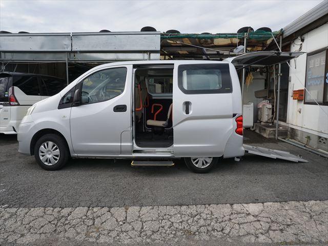 NV200バネットワゴン 福祉車両チェアキャブスロープ車いす2基 手すり 6人乗り 左オートステップ エクリプスナビバックカメラ 取説保証書 ETC(4枚目)
