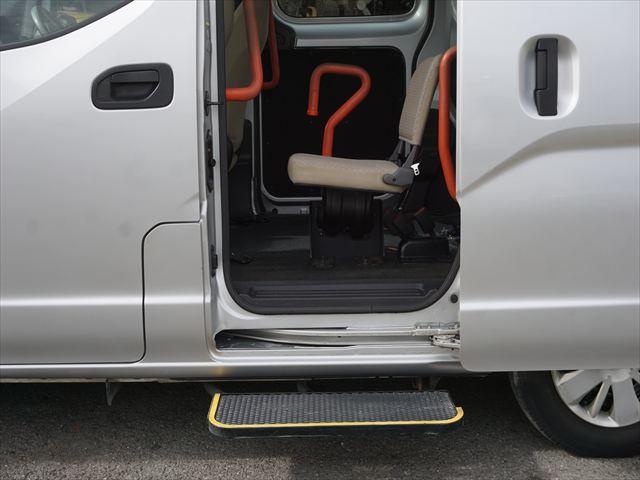 NV200バネットワゴン 福祉車両チェアキャブスロープ車いす2基 手すり 6人乗り 左オートステップ エクリプスナビバックカメラ 取説保証書 ETC(40枚目)