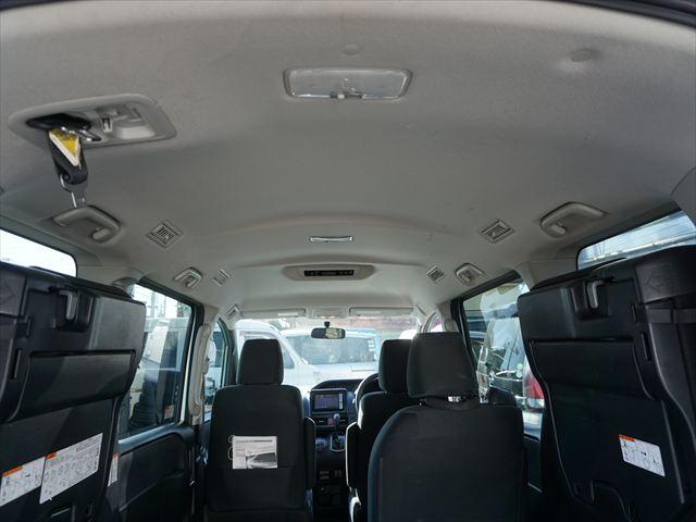 ヴォクシー 　福祉車両ＸＣパッケージウェルキャブ車いす２名仕様スロープ　２列目電動ウィンチ電動固定装置　３列目後退防止装置電動固定装置　ナビバックカメラ　キーレススペアキー（12枚目）