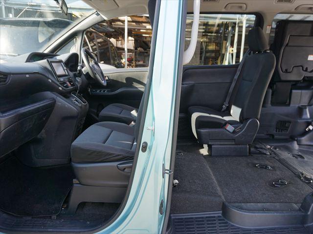 ヴォクシー 　福祉車両ＸＣパッケージウェルキャブ車いす２名仕様スロープ　２列目電動ウィンチ電動固定装置　３列目後退防止装置電動固定装置　ナビバックカメラ　キーレススペアキー（13枚目）
