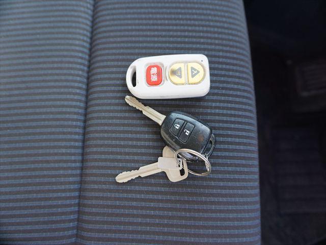 ヴォクシー 　福祉車両ＸＣパッケージウェルキャブ車いす２名仕様スロープ　２列目電動ウィンチ電動固定装置　３列目後退防止装置電動固定装置　ナビバックカメラ　キーレススペアキー（27枚目）