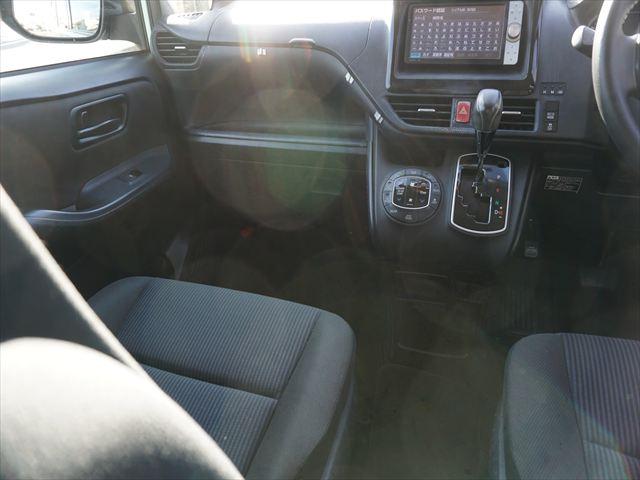 ヴォクシー 　福祉車両ＸＣパッケージウェルキャブ車いす２名仕様スロープ　２列目電動ウィンチ電動固定装置　３列目後退防止装置電動固定装置　ナビバックカメラ　キーレススペアキー（32枚目）