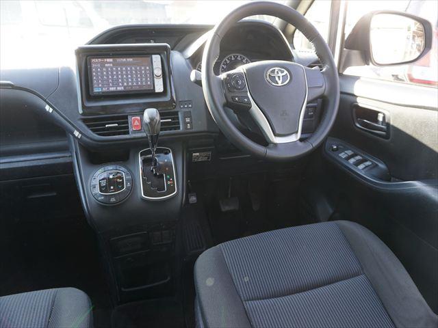 ヴォクシー 　福祉車両ＸＣパッケージウェルキャブ車いす２名仕様スロープ　２列目電動ウィンチ電動固定装置　３列目後退防止装置電動固定装置　ナビバックカメラ　キーレススペアキー（33枚目）