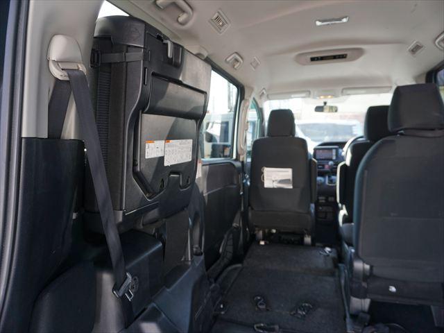 ヴォクシー 　福祉車両ＸＣパッケージウェルキャブ車いす２名仕様スロープ　２列目電動ウィンチ電動固定装置　３列目後退防止装置電動固定装置　ナビバックカメラ　キーレススペアキー（40枚目）