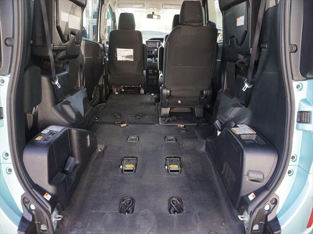ヴォクシー 　福祉車両ＸＣパッケージウェルキャブ車いす２名仕様スロープ　２列目電動ウィンチ電動固定装置　３列目後退防止装置電動固定装置　ナビバックカメラ　キーレススペアキー（46枚目）