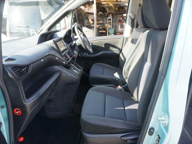 ヴォクシー 　福祉車両ＸＣパッケージウェルキャブ車いす２名仕様スロープ　２列目電動ウィンチ電動固定装置　３列目後退防止装置電動固定装置　ナビバックカメラ　キーレススペアキー（47枚目）