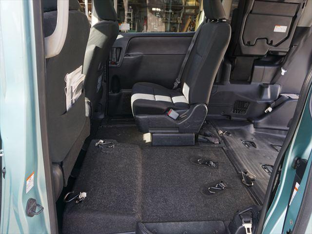 ヴォクシー 　福祉車両ＸＣパッケージウェルキャブ車いす２名仕様スロープ　２列目電動ウィンチ電動固定装置　３列目後退防止装置電動固定装置　ナビバックカメラ　キーレススペアキー（49枚目）