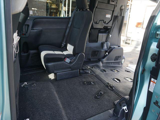 ヴォクシー 　福祉車両ＸＣパッケージウェルキャブ車いす２名仕様スロープ　２列目電動ウィンチ電動固定装置　３列目後退防止装置電動固定装置　ナビバックカメラ　キーレススペアキー（50枚目）