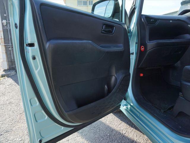 ヴォクシー 　福祉車両ＸＣパッケージウェルキャブ車いす２名仕様スロープ　２列目電動ウィンチ電動固定装置　３列目後退防止装置電動固定装置　ナビバックカメラ　キーレススペアキー（51枚目）