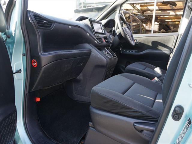 ヴォクシー 　福祉車両ＸＣパッケージウェルキャブ車いす２名仕様スロープ　２列目電動ウィンチ電動固定装置　３列目後退防止装置電動固定装置　ナビバックカメラ　キーレススペアキー（52枚目）