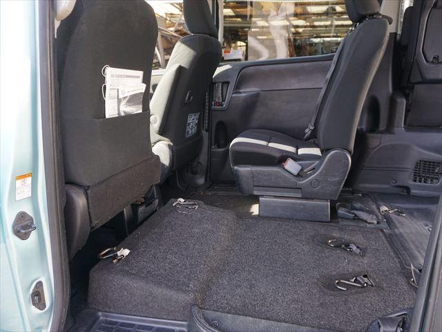 ヴォクシー 　福祉車両ＸＣパッケージウェルキャブ車いす２名仕様スロープ　２列目電動ウィンチ電動固定装置　３列目後退防止装置電動固定装置　ナビバックカメラ　キーレススペアキー（53枚目）