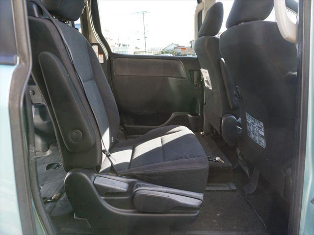 ヴォクシー 　福祉車両ＸＣパッケージウェルキャブ車いす２名仕様スロープ　２列目電動ウィンチ電動固定装置　３列目後退防止装置電動固定装置　ナビバックカメラ　キーレススペアキー（58枚目）