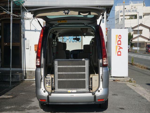 セレナ 　福祉車両チェアキャブスロープ車いす２名　２列目電動ウィンチ３列目後退防止ベルト　ナビバックカメラ　キーレス（18枚目）