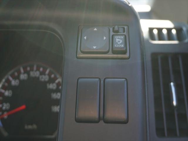 セレナ 　福祉車両チェアキャブスロープ車いす２名　２列目電動ウィンチ３列目後退防止ベルト　ナビバックカメラ　キーレス（33枚目）