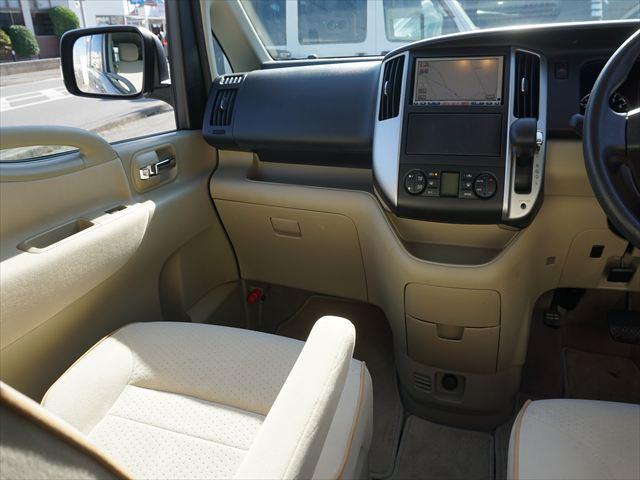 セレナ 　福祉車両チェアキャブスロープ車いす２名　２列目電動ウィンチ３列目後退防止ベルト　ナビバックカメラ　キーレス（35枚目）