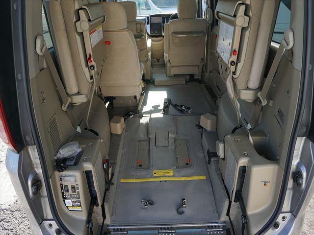 セレナ 　福祉車両チェアキャブスロープ車いす２名　２列目電動ウィンチ３列目後退防止ベルト　ナビバックカメラ　キーレス（40枚目）