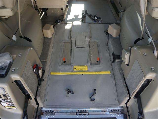 セレナ 　福祉車両チェアキャブスロープ車いす２名　２列目電動ウィンチ３列目後退防止ベルト　ナビバックカメラ　キーレス（44枚目）