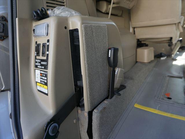 セレナ 　福祉車両チェアキャブスロープ車いす２名　２列目電動ウィンチ３列目後退防止ベルト　ナビバックカメラ　キーレス（47枚目）