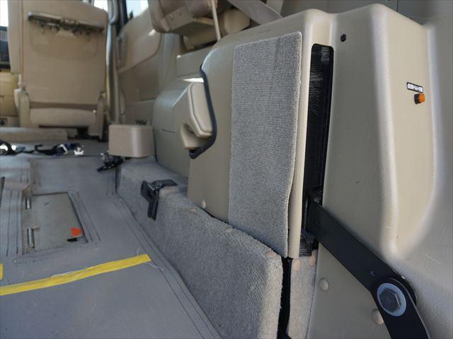 セレナ 　福祉車両チェアキャブスロープ車いす２名　２列目電動ウィンチ３列目後退防止ベルト　ナビバックカメラ　キーレス（49枚目）