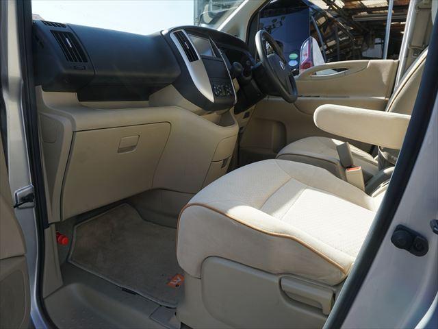 セレナ 　福祉車両チェアキャブスロープ車いす２名　２列目電動ウィンチ３列目後退防止ベルト　ナビバックカメラ　キーレス（53枚目）