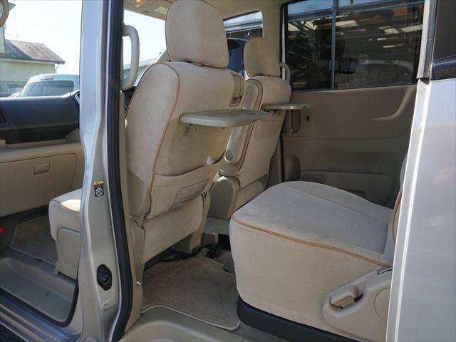 セレナ 　福祉車両チェアキャブスロープ車いす２名　２列目電動ウィンチ３列目後退防止ベルト　ナビバックカメラ　キーレス（54枚目）