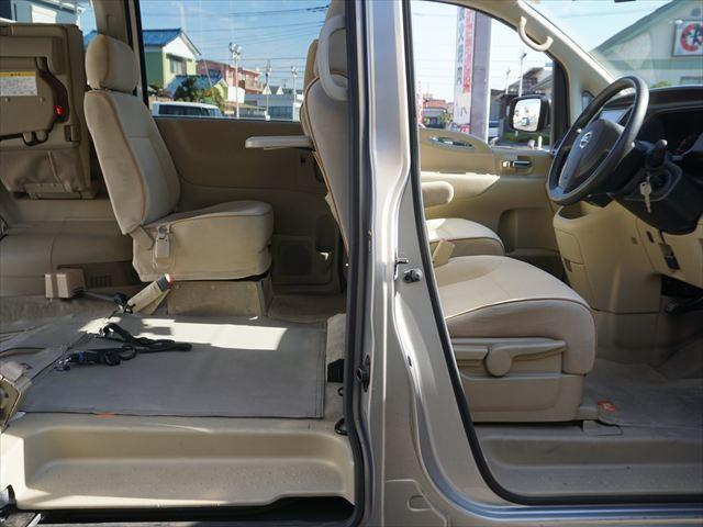 セレナ 　福祉車両チェアキャブスロープ車いす２名　２列目電動ウィンチ３列目後退防止ベルト　ナビバックカメラ　キーレス（57枚目）