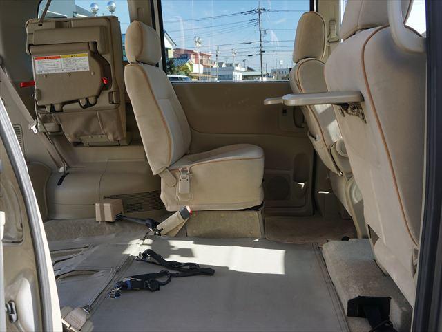 セレナ 　福祉車両チェアキャブスロープ車いす２名　２列目電動ウィンチ３列目後退防止ベルト　ナビバックカメラ　キーレス（58枚目）