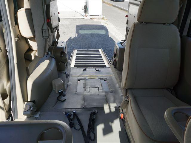 セレナ 　福祉車両チェアキャブスロープ車いす２名　２列目電動ウィンチ３列目後退防止ベルト　ナビバックカメラ　キーレス（61枚目）