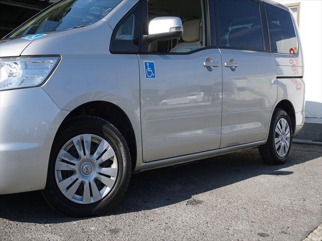 セレナ 　福祉車両チェアキャブスロープ車いす２名　２列目電動ウィンチ３列目後退防止ベルト　ナビバックカメラ　キーレス（65枚目）