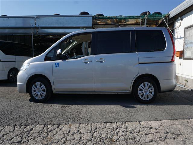 セレナ 　福祉車両チェアキャブスロープ車いす２名　２列目電動ウィンチ３列目後退防止ベルト　ナビバックカメラ　キーレス（72枚目）