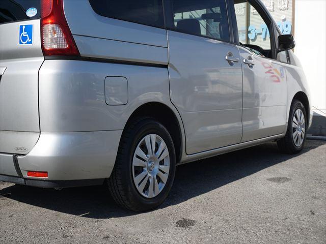 セレナ 　福祉車両チェアキャブスロープ車いす２名　２列目電動ウィンチ３列目後退防止ベルト　ナビバックカメラ　キーレス（73枚目）