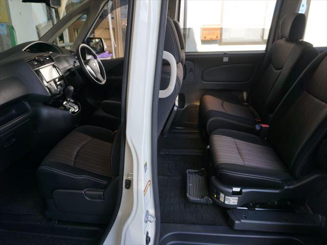 セレナ 　福祉車両セカンドスライドアップシートハイウェイスターＶＳハイブリッドアドバンスドセーフティーパッケージエマージェンシブレーキ両側パワードアカロッツェリアナビバックカメラ地デジ　アラウンドビューモニター（13枚目）