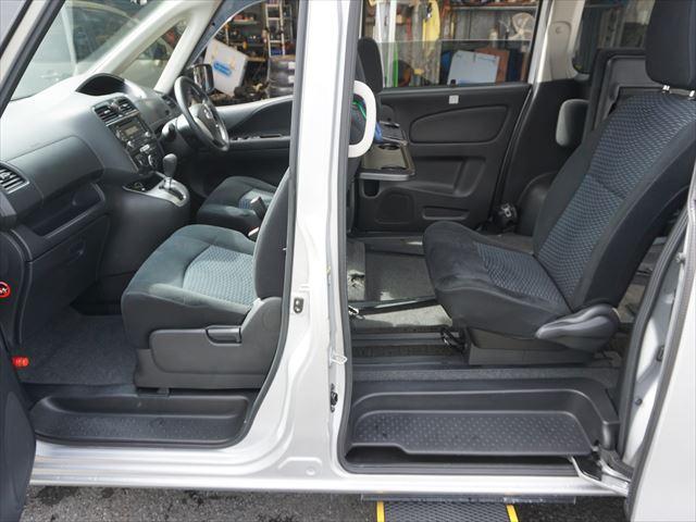 セレナ 　福祉車両チェアキャブスロープ車いす２名　２列目電動ウィンチ　３列目後退防止ベルト　オートステップ　左パワードア　禁煙車　取説　保証書　インテリジェントキー　ワンオーナー　リヤエアコン（22枚目）